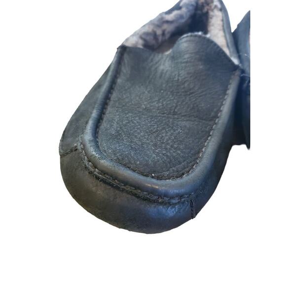Mens Ugg slippers black with gray shearling size 7 - Picture 2 of 9